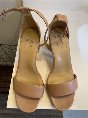 Naturalizer Nude/Tan Block Heel Sandals